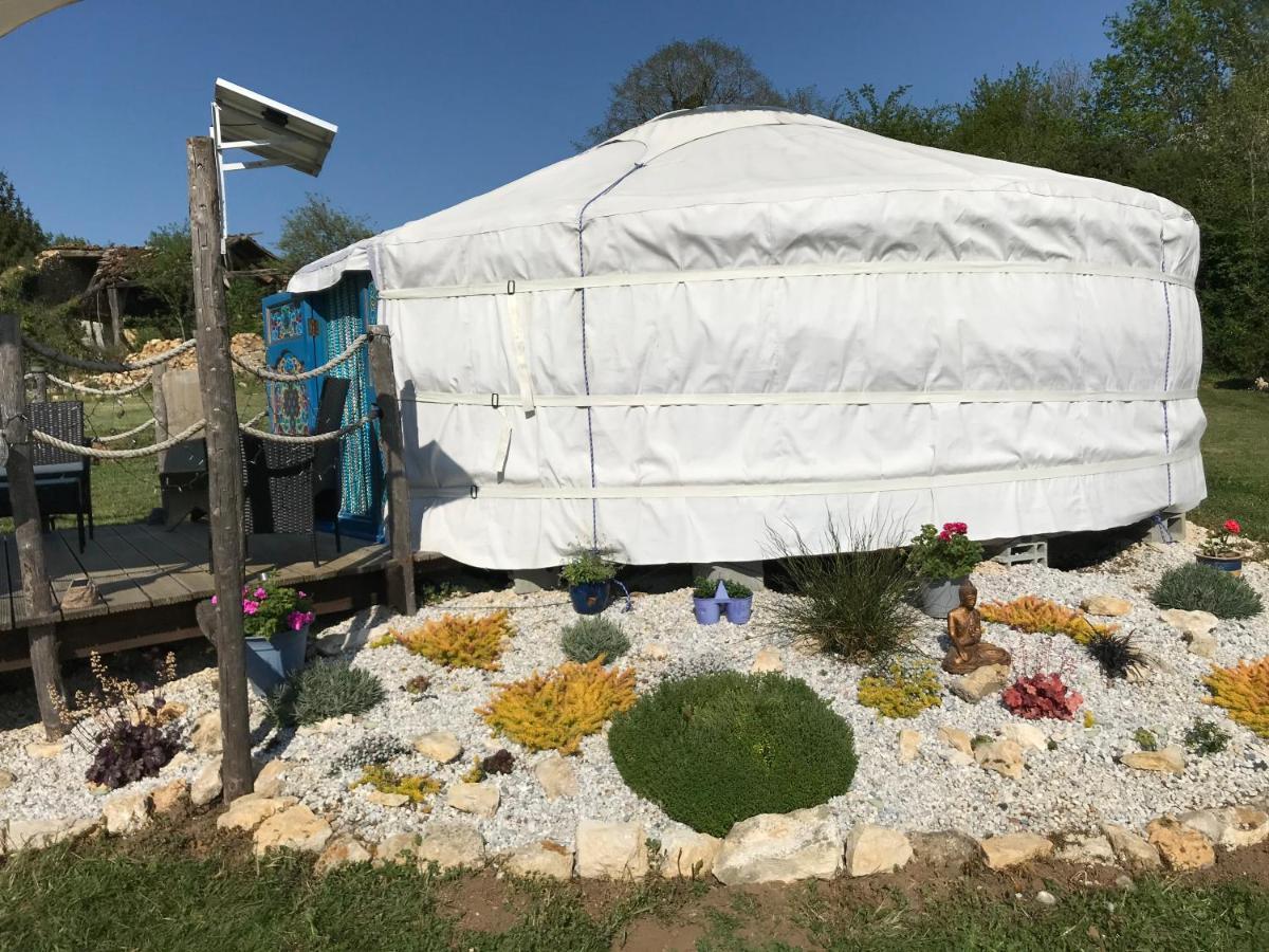 French Fields Luxury Glamping Original Mongolian Yurt Hotel Le-Vieux-Cerier Bagian luar foto