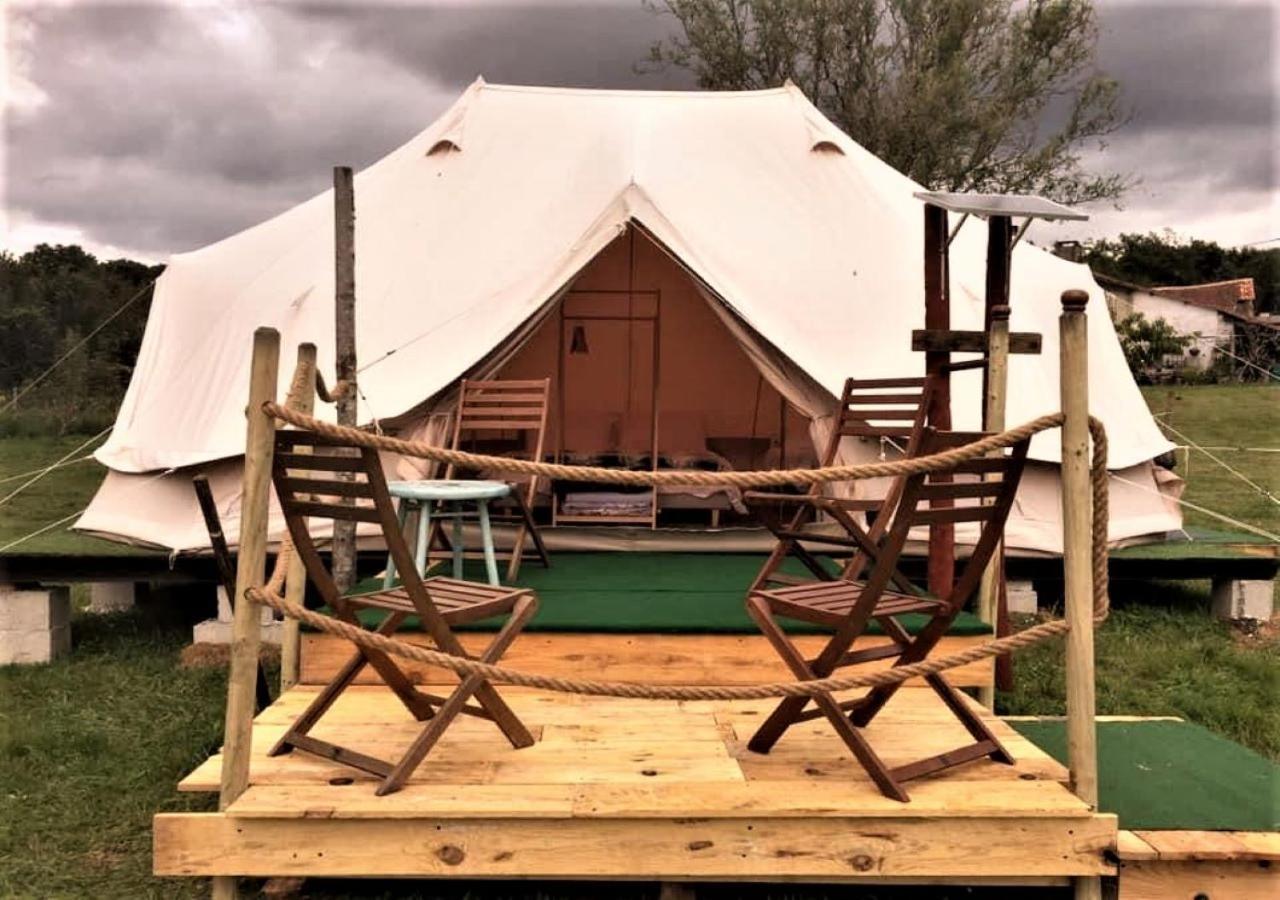 French Fields Luxury Glamping Original Mongolian Yurt Hotel Le-Vieux-Cerier Bagian luar foto