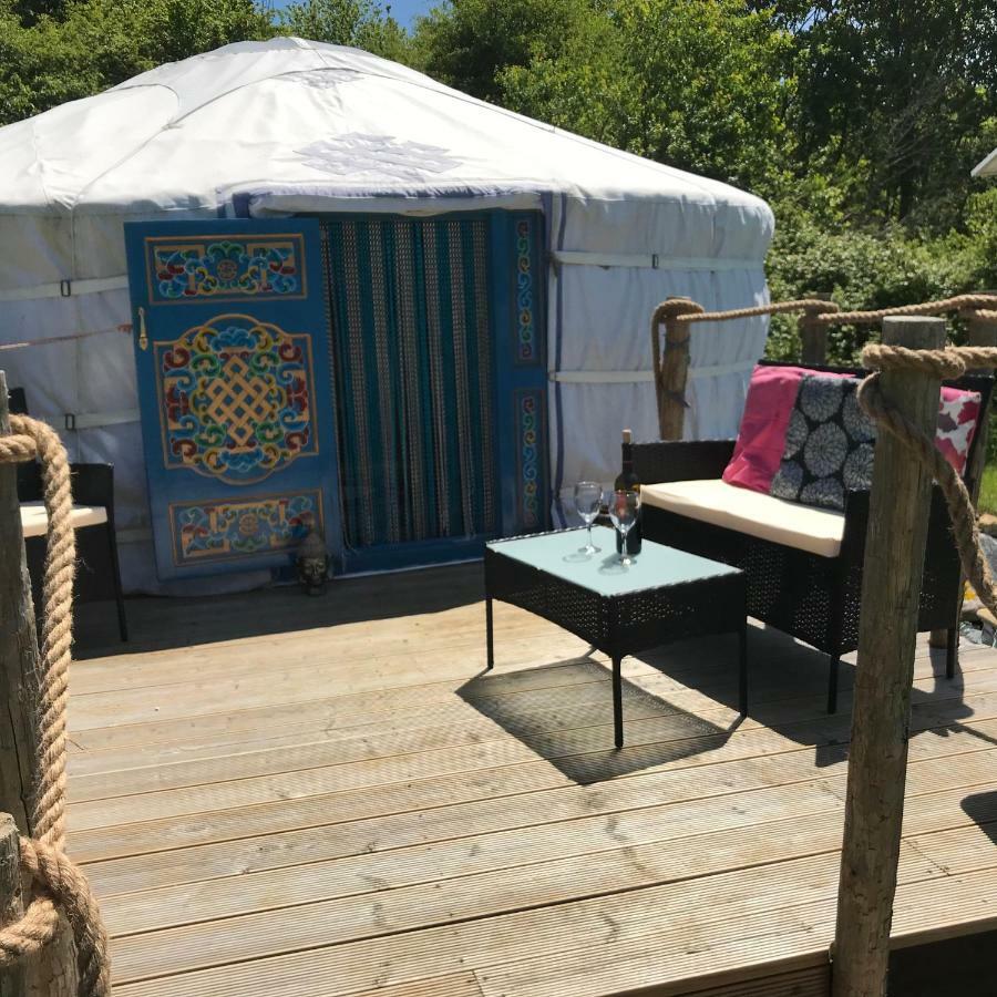 French Fields Luxury Glamping Original Mongolian Yurt Hotel Le-Vieux-Cerier Bagian luar foto