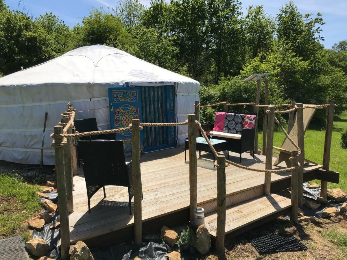 French Fields Luxury Glamping Original Mongolian Yurt Hotel Le-Vieux-Cerier Bagian luar foto