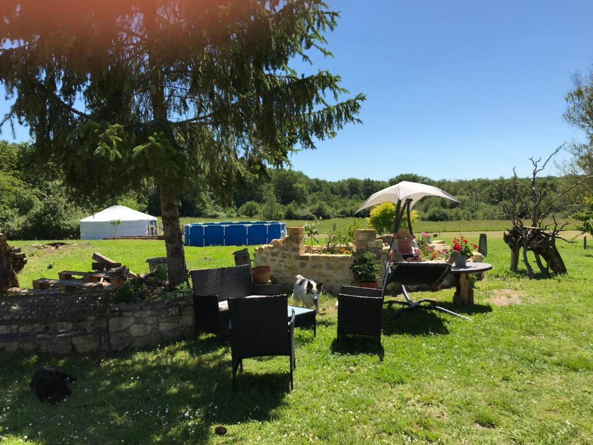 French Fields Luxury Glamping Original Mongolian Yurt Hotel Le-Vieux-Cerier Bagian luar foto